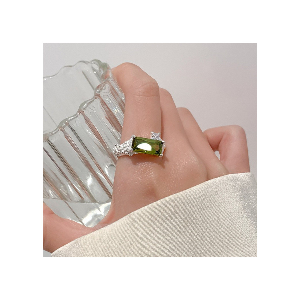 Bague avec pierre zircon centrale rectangulaire vert olive | Bague ajustable en argent sterling S925